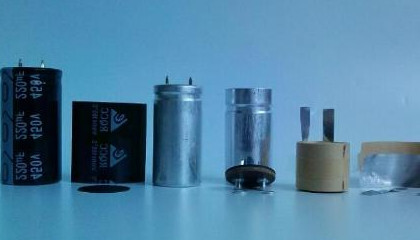 電機(jī)上的啟動(dòng)電容器和運(yùn)行電容器各有什么作用？